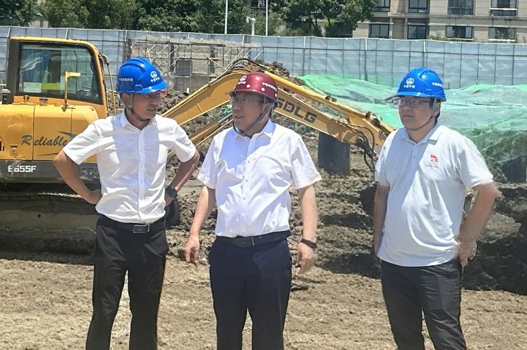 1752460619196572.jpg 公司黨委書記、董事長李明華到蘇州清樹灣項目檢查指導(dǎo)工作.jpg